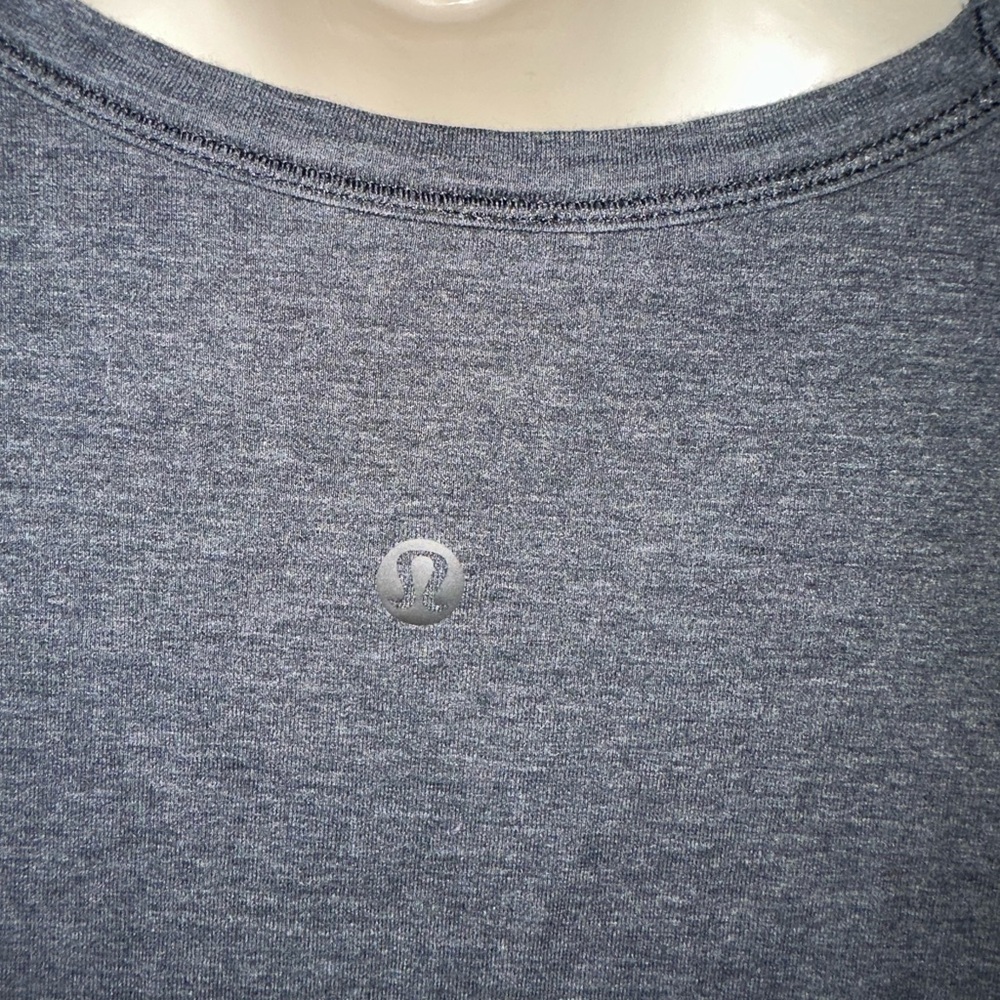 lululemon (10) Grey Loose Fit Tee - Picture 3 of 4